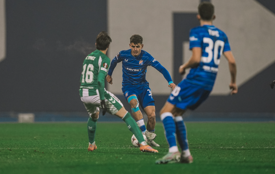 Dinamo Zagreb vs Real Betis (00:45 &#8211; 12/12)