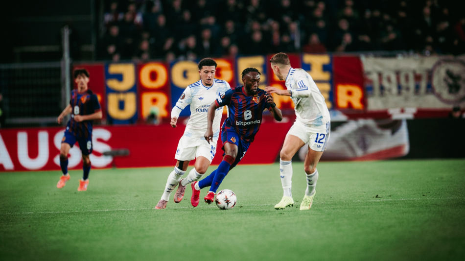 FC Basel 1893 vs Aston Villa (03:00 &#8211; 12/12)