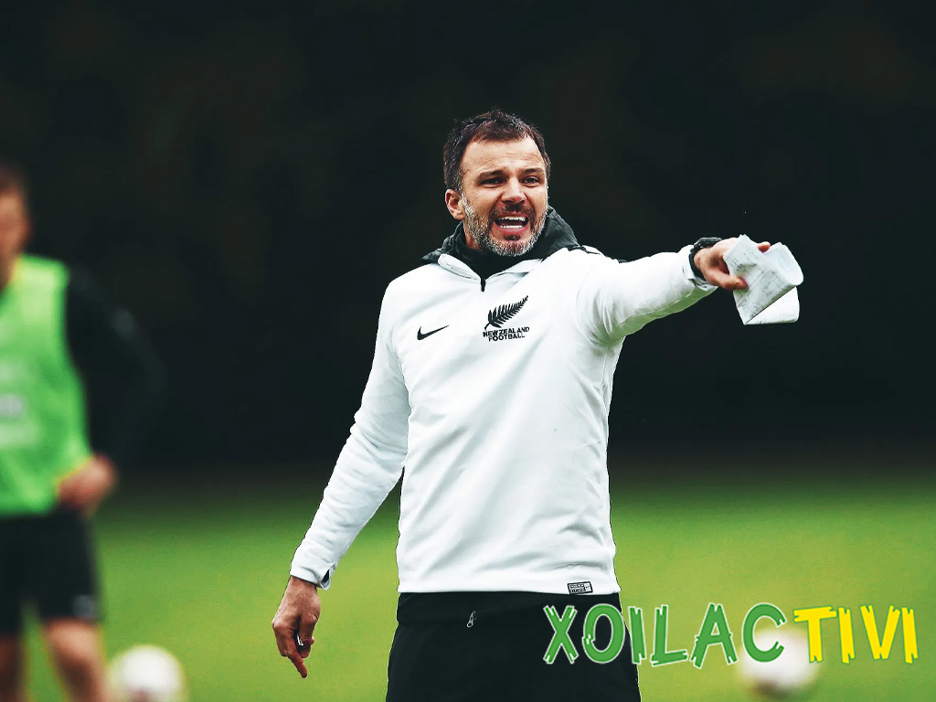 anthony-hudson-chi-dao-cau-thu